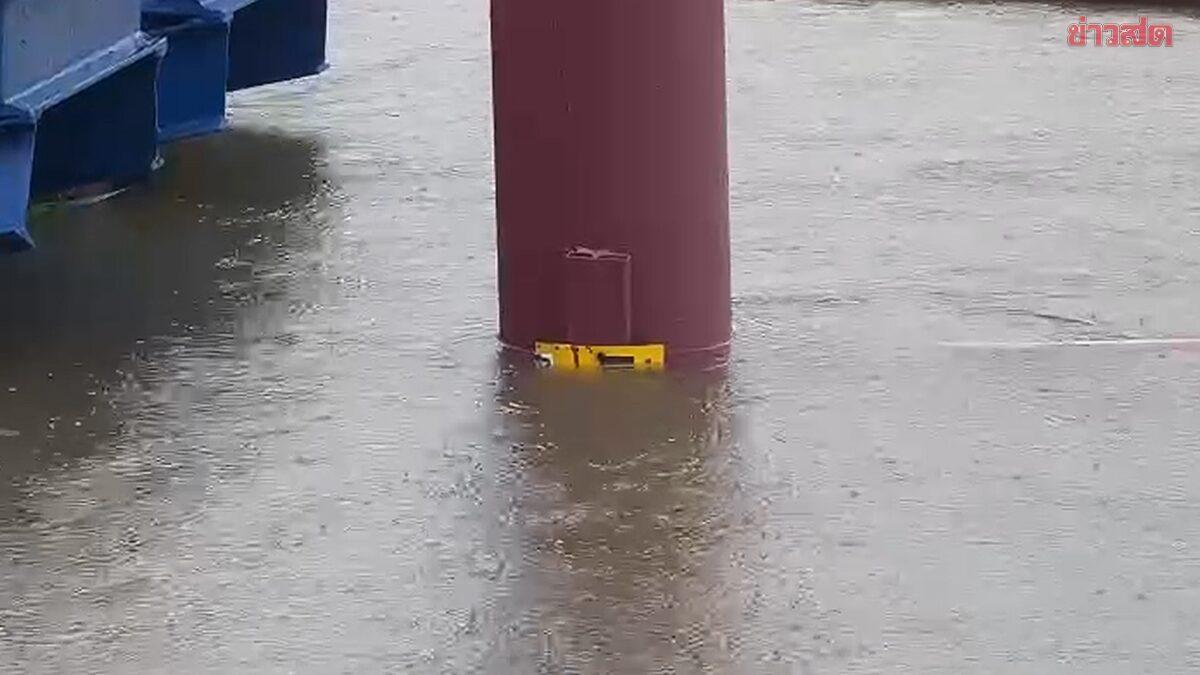 Inondations sévères à Pathum Thani : le canal de Rangsit déborde