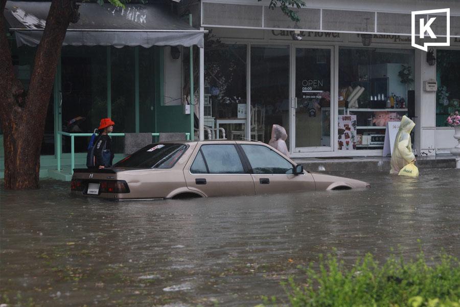 Bangkok déclare ses 50 districts zones sinistrées en raison d'inondations sévères
