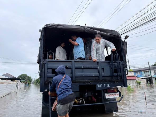 La Royal Thai Air Force avvia operazioni di soccorso a Don Mueang