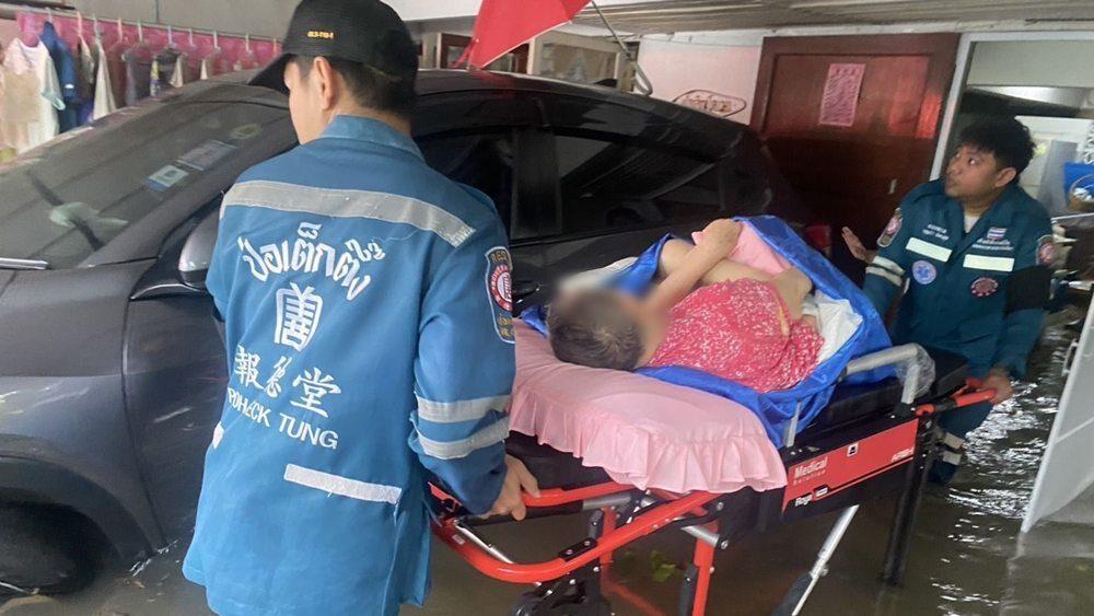 La fondazione Poh Teck Tung mobilita squadre di emergenza a causa delle inondazioni a Bangkok