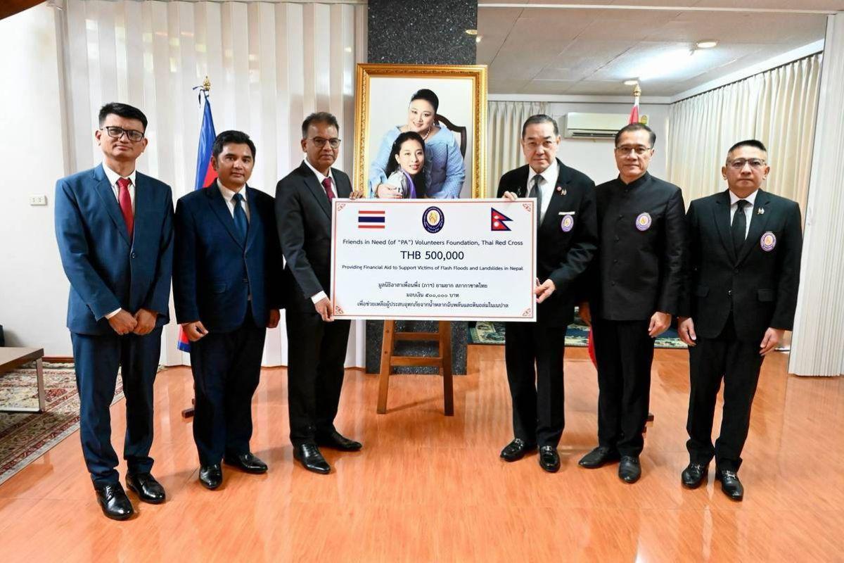 Une fondation thaïlandaise apporte son aide au Népal après des catastrophes naturelles