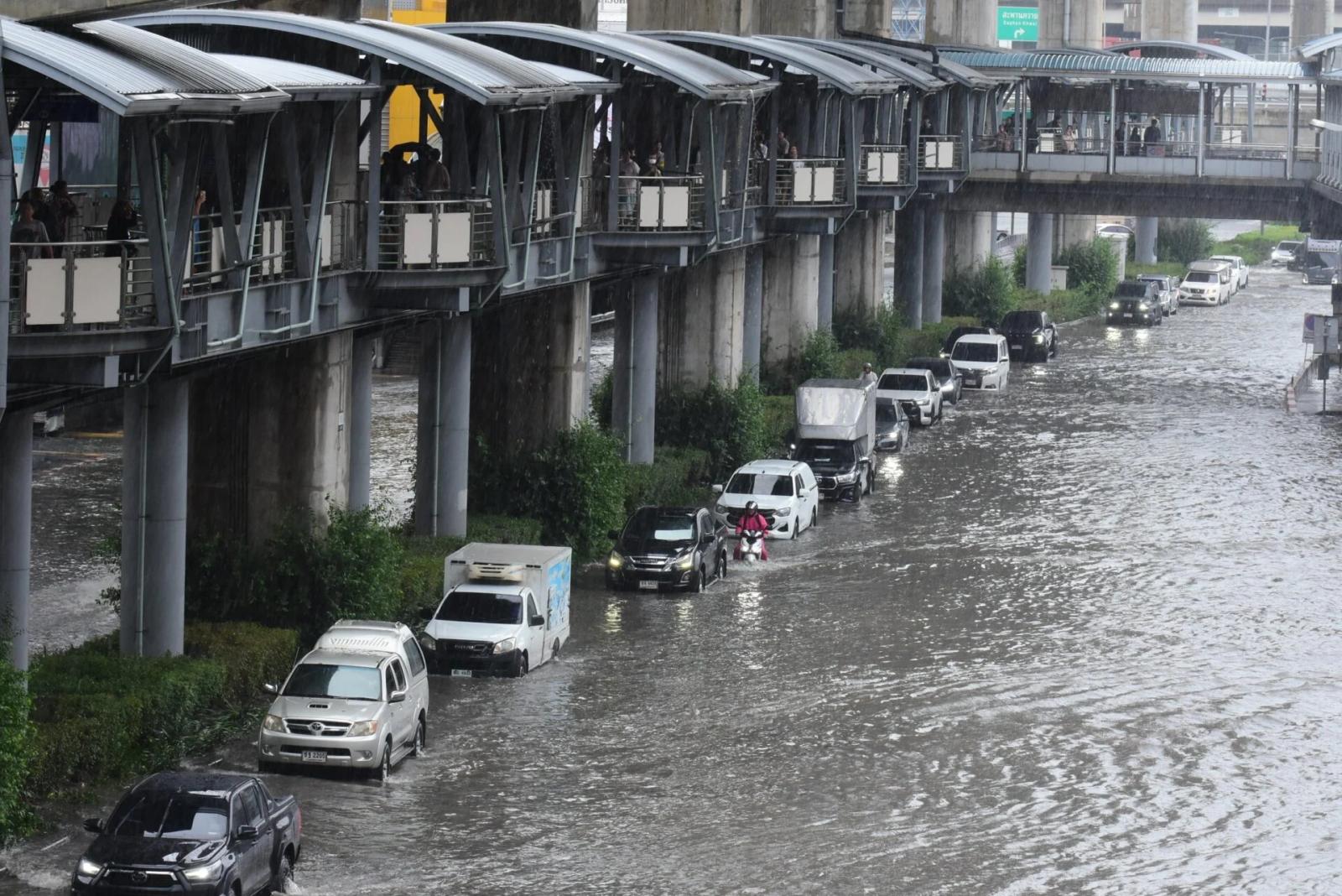 Bangkok Traffic Alert: 33 Roads Flooded Following Heavy Rainfall