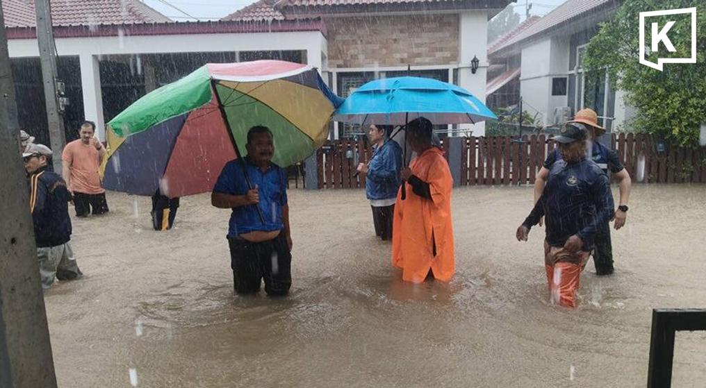 Sturzfluten treffen Prachin Buri nach starken Regenfällen in Khao Yai