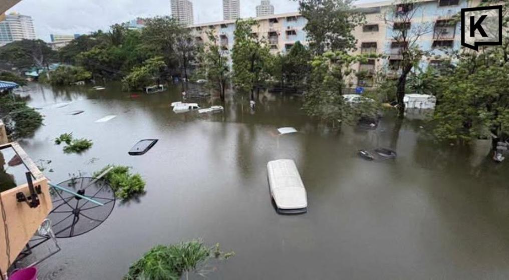 Bewohner der Khlong Chan-Wohnungen in der Krise nach schweren Überschwemmungen