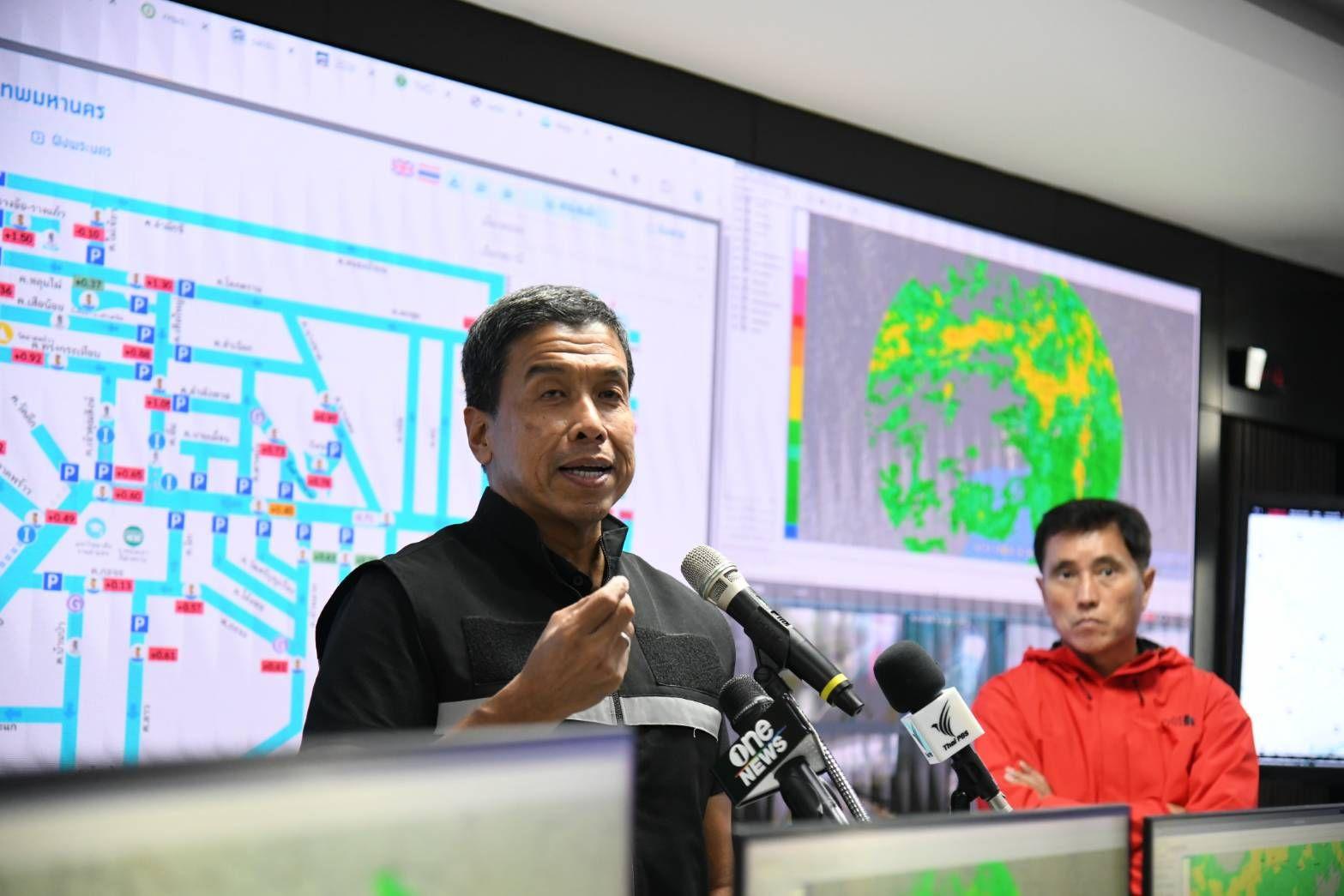 Le gouverneur de Bangkok surveille la décrue alors que les précipitations diminuent