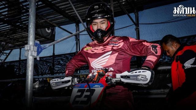 Thailändischer Motocross-Fahrer Nemo-Jirat bereitet sich auf die 7. Runde der All Japan Motocross vor