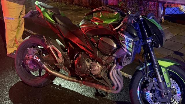 Acidente fatal de motocicleta na ponte Khlong Lum Phai em Banguecoque