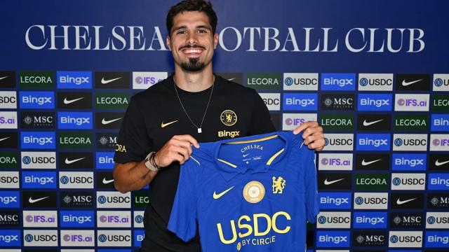 Pedro Neto Extends Contract with Chelsea FC Until 2032
