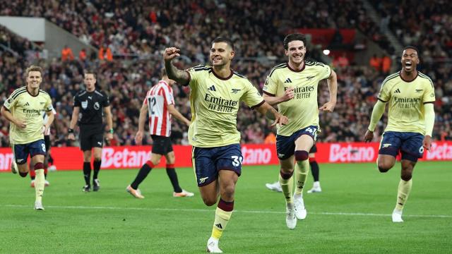 L'Arsenal conquista la vetta dopo la vittoria sul Sunderland