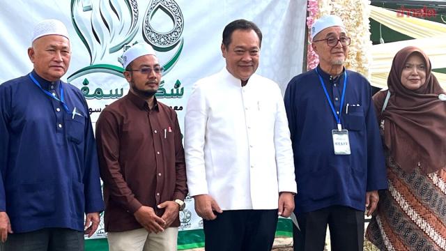 Líder do Partido Prachachat visita Songkhla em meio a debates políticos