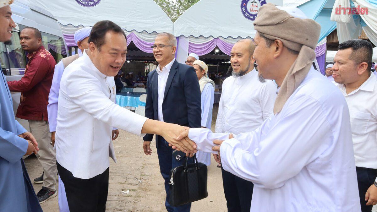 Prachachat Party Leader Highlights Cultural Significance of Southern Border 'Pondok' Schools