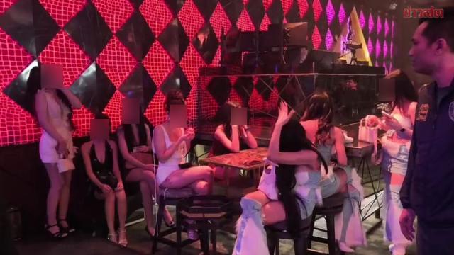 Polícia de Wang Thonglang inspeciona oito locais de entretenimento