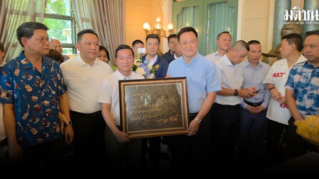 Thailands Premierminister feiert seinen 60. Geburtstag