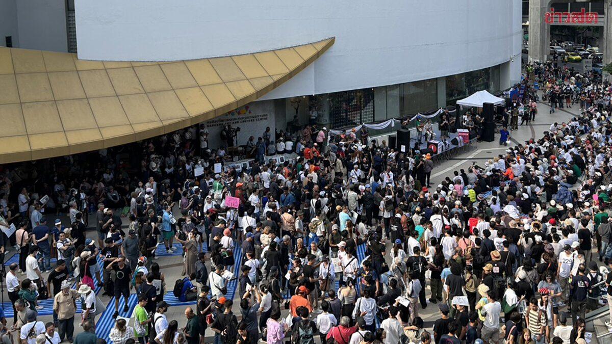 iLaw führt Protest am Bangkok Art and Culture Centre vor Senatswahl-Entscheidung an