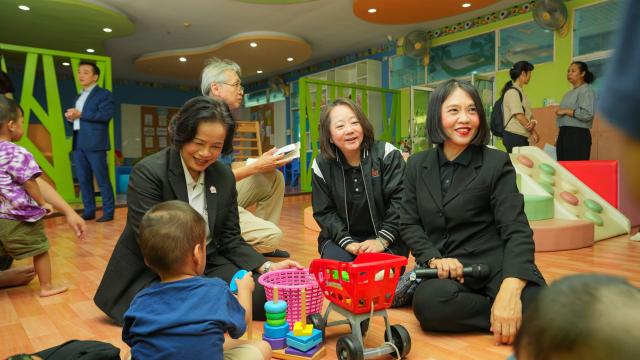 L'asilo nido di Rangsit ospita un'iniziativa di volontariato per il benessere dei bambini
