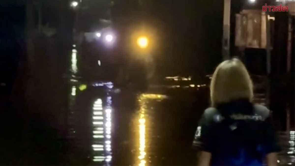 Rescue Teams Navigate Severe Flooding to Transport Deceased in Chachoengsao
