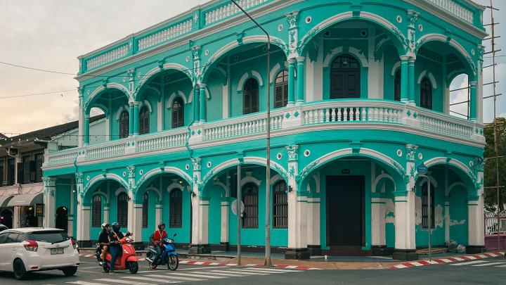 ภูเก็ต: อ่านเรื่องราวผ่านสถาปัตยกรรมชิโนโปรตุกีสในย่านเมืองเก่า
