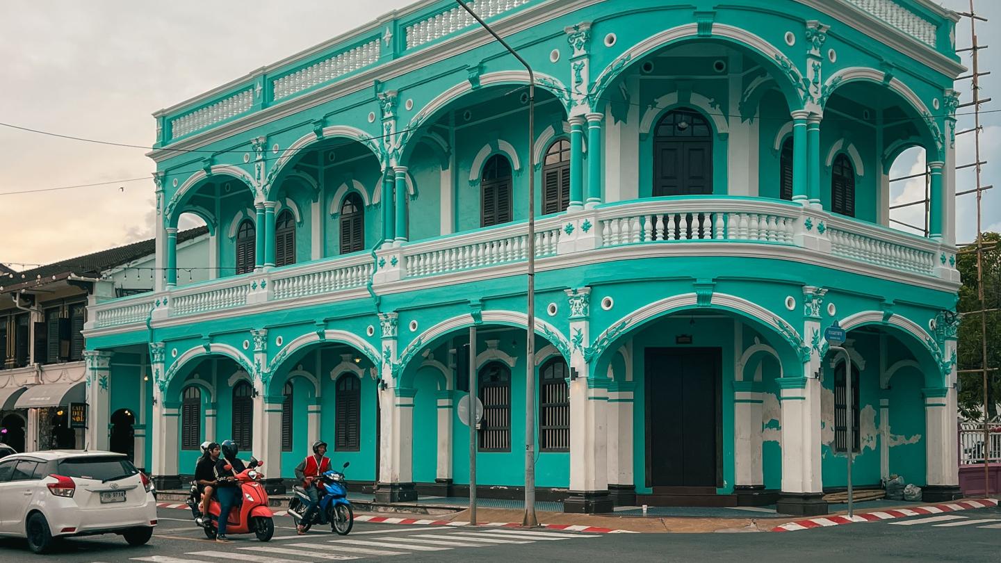 ภูเก็ต: อ่านเรื่องราวผ่านสถาปัตยกรรมชิโนโปรตุกีสในย่านเมืองเก่า