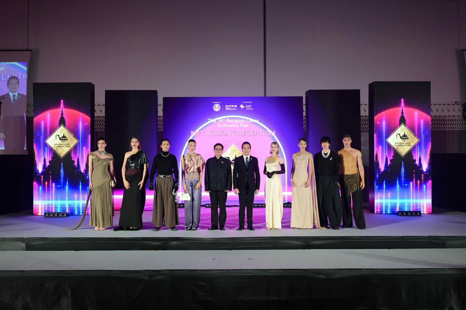 La 74ª Fiera di Gemme e Gioielli di Bangkok ospita un ricevimento di networking internazionale