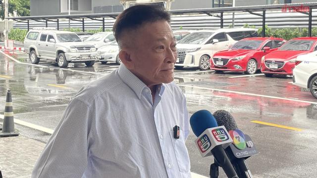 Ex-vice-primeiro-ministro Sompong Amornvivat apresenta queixa policial por uso indevido de identidade