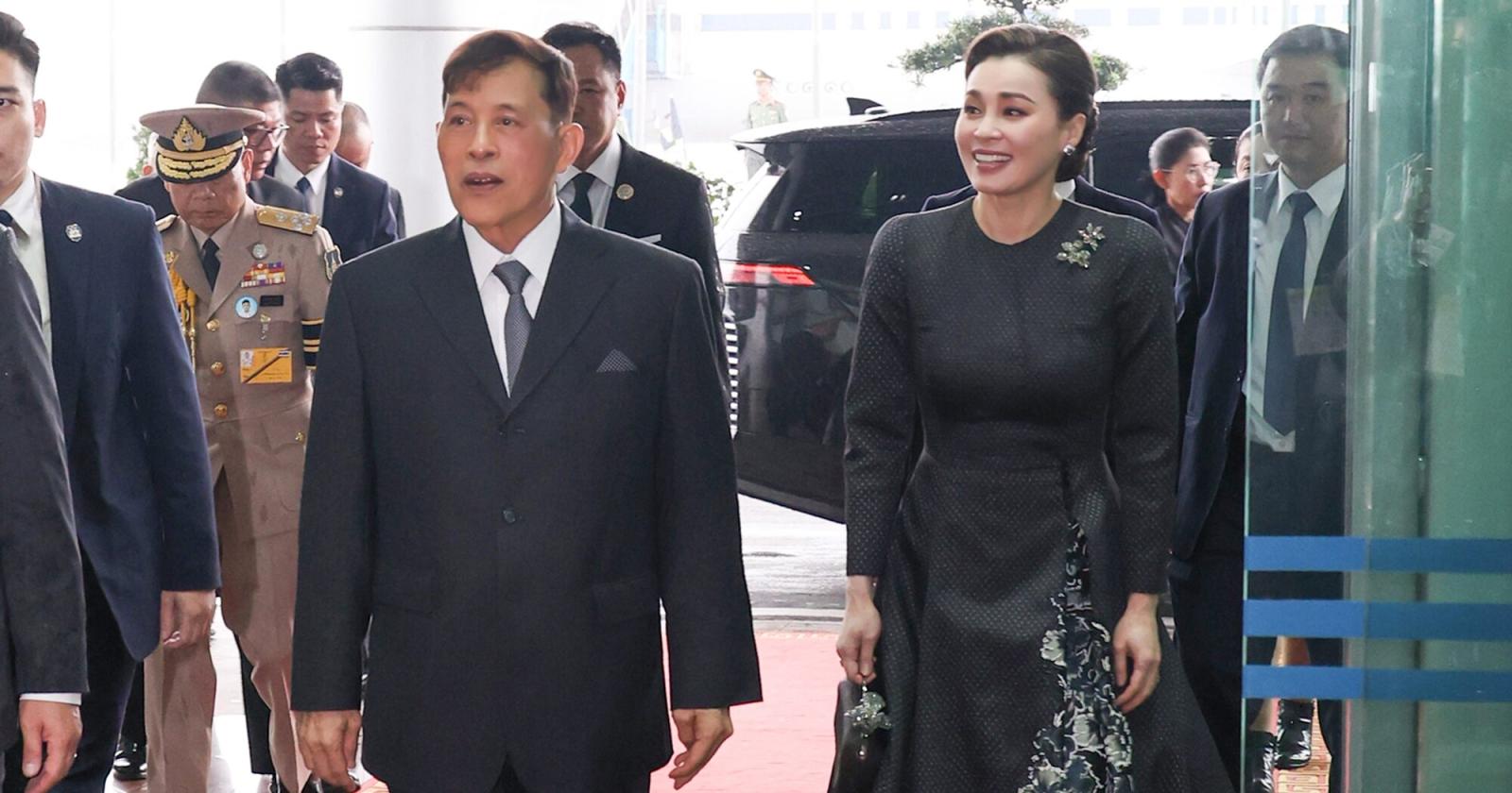 I sovrani thailandesi arrivano in Vietnam per il 50° anniversario delle relazioni diplomatiche