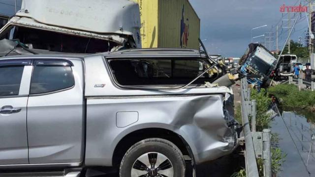 Three Injured in Multi-Vehicle Collision on Rama II Road