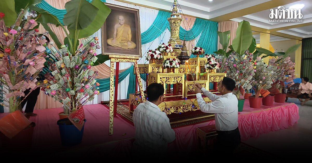 Devotos comemoram o 53º aniversário do falecimento de Luang Pho Sod