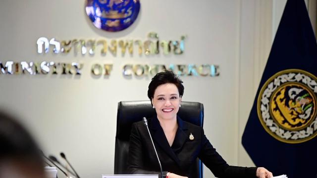 Ministra do Comércio Suphajee Suthumpun responde a dúvidas do público