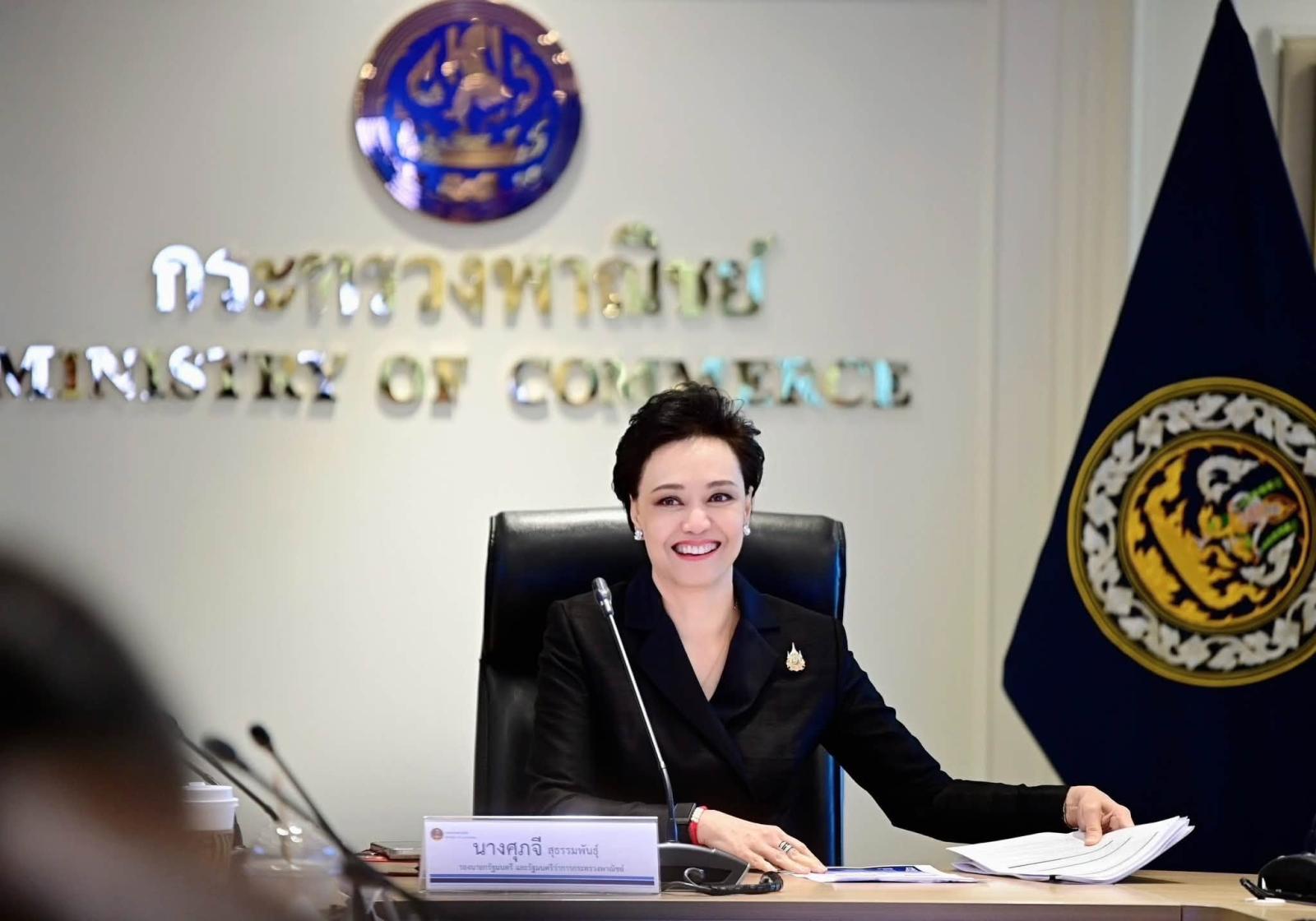 Ministra do Comércio Suphajee Suthumpun responde a dúvidas do público
