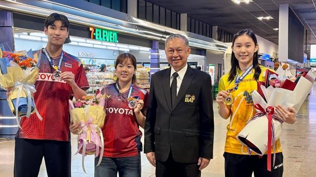 Thailändische Badmintonspieler kehren nach Erfolg bei den Vietnam Open nach Hause zurück