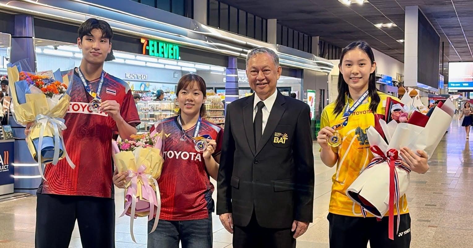 Thailändische Badmintonspieler kehren nach Erfolg bei den Vietnam Open nach Hause zurück