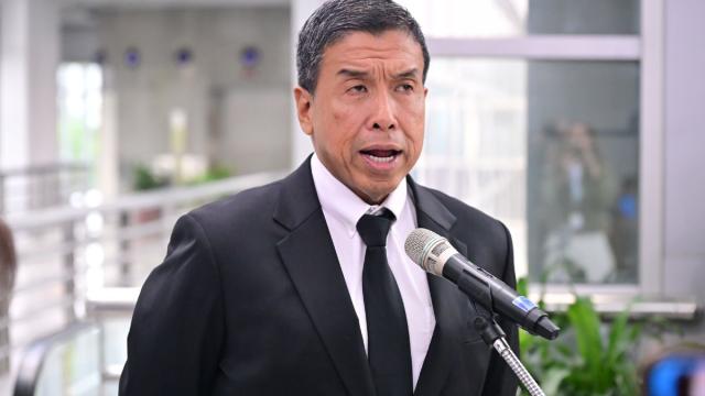 El gobernador de Bangkok defiende el proyecto de alquiler de camiones de basura eléctricos