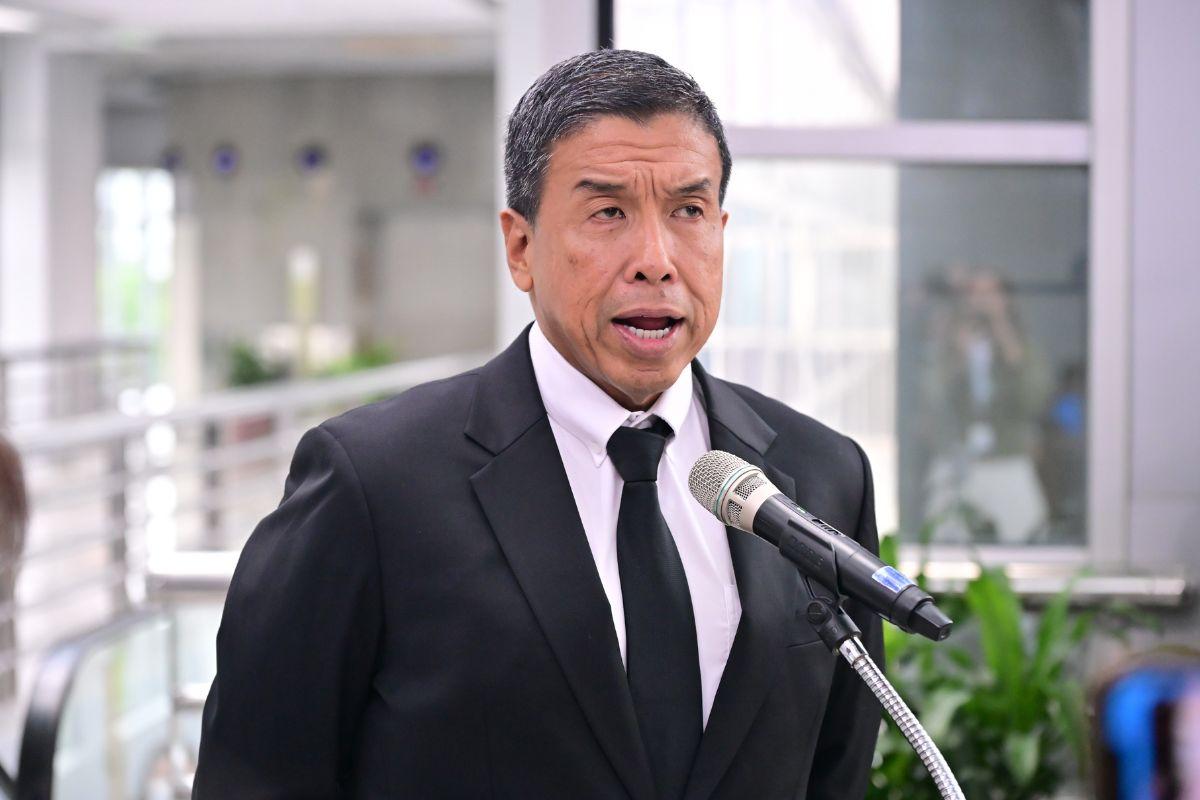 El gobernador de Bangkok defiende el proyecto de alquiler de camiones de basura eléctricos