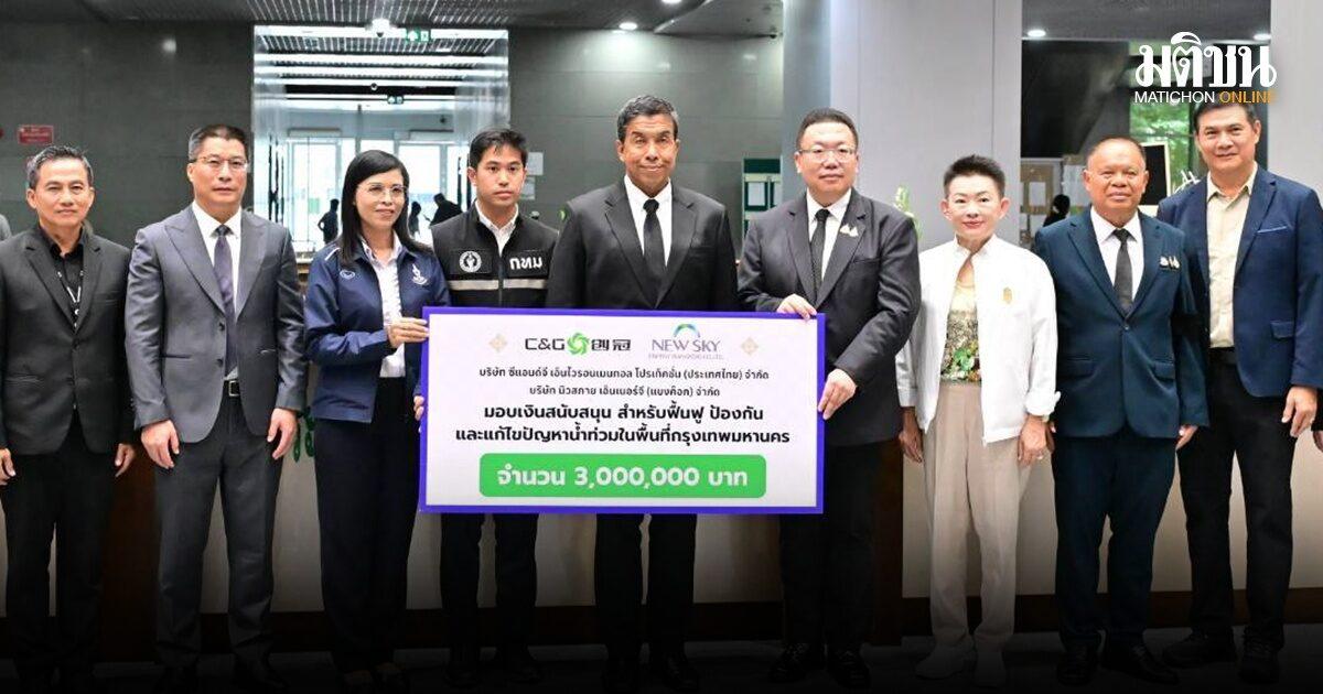 Bangkok Governor Receives 3 Million Baht Donation for Flood Recovery
