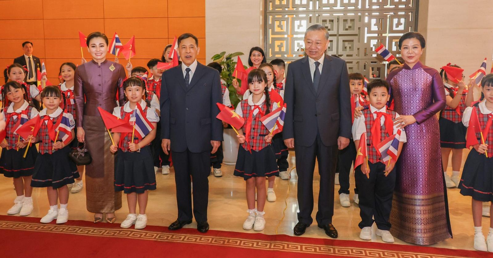 Thailändische Monarchen auf offiziellem Besuch in Vietnam