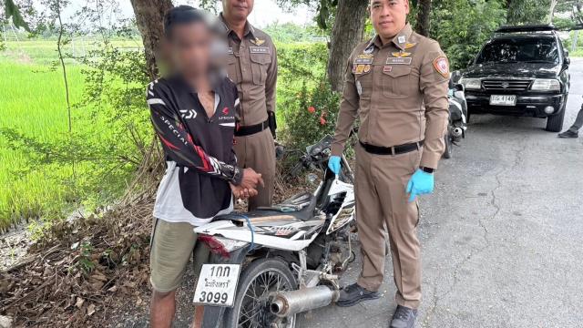 Motociclista detido em posto de controlo de emissões em Banguecoque por posse ilegal de arma de fogo