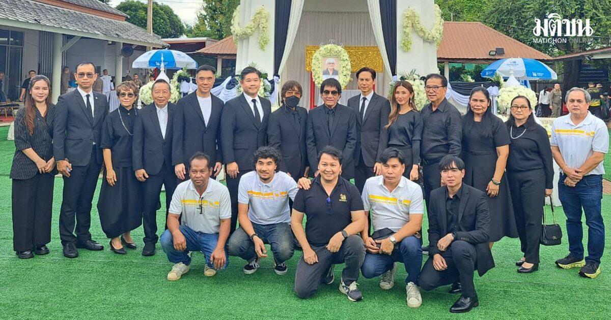 Realizada a cremação real da mãe dos ícones do rock tailandês Asanee-Wasan