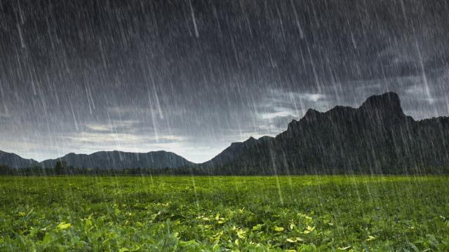 Alerte météo : Prévisions de fortes pluies dans le nord et le centre de la Thaïlande