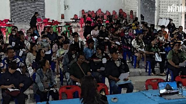 Licenciements soudains dans une usine de céramique de Nakhon Phanom