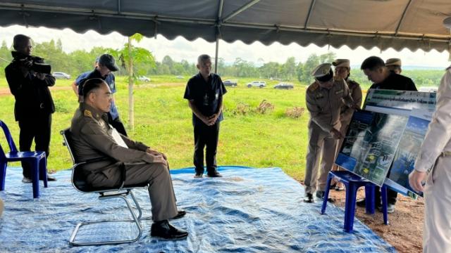 Privy Councilor Reviews Agricultural Research Progress in Non Din Daeng