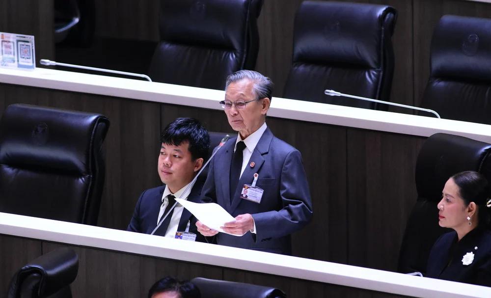 Chuan Leekpai critica la Commissione Elettorale sul processo di selezione del Senato