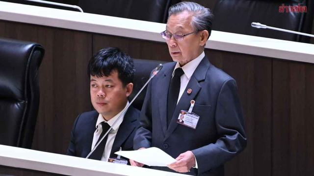 Chuan Leekpai affronta i disordini nel sud della Thailandia in Parlamento