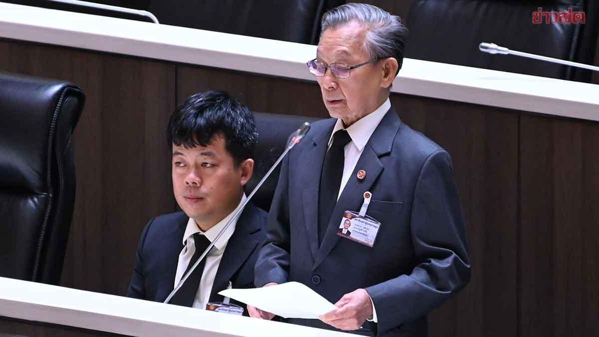 Chuan Leekpai affronta i disordini nel sud della Thailandia in Parlamento