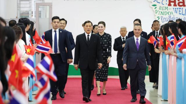 Thai Monarchs Visit Hanoi University