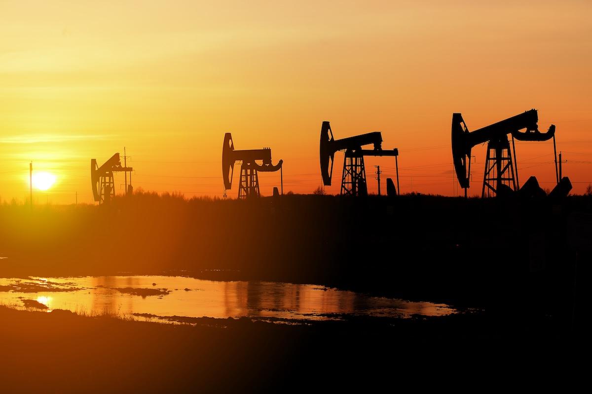 Crude Oil Prices Decline Following Saudi Pipeline Reopening News