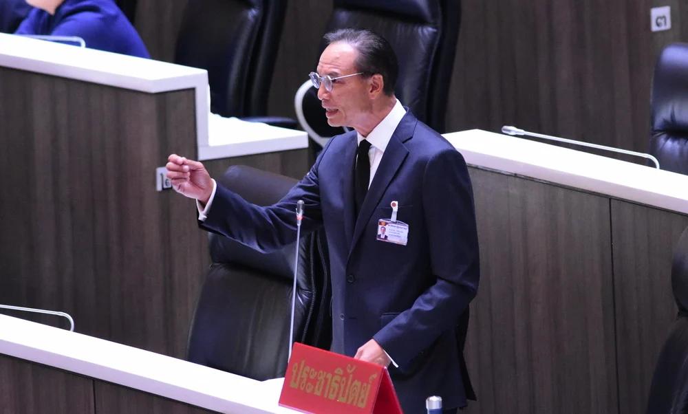 Korn Chatikavanij interroga la SEC sull'indagine guidata dagli Stati Uniti su un ex ministro