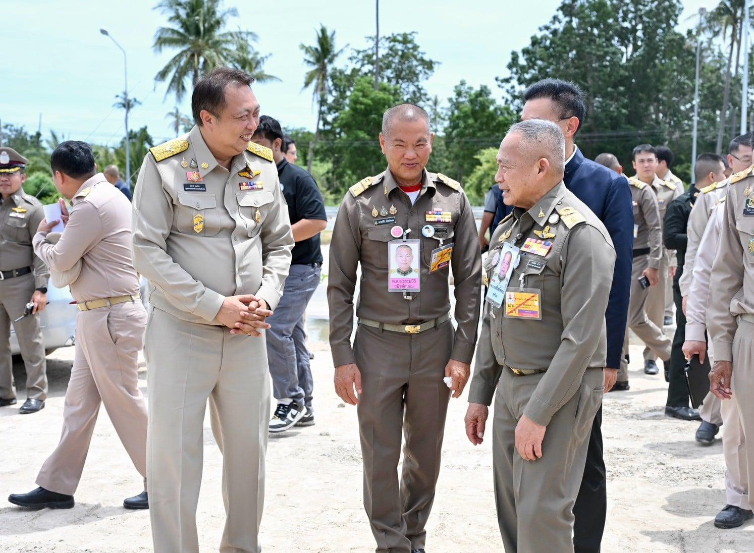 Le ministre des Ressources naturelles inspecte les projets de développement royal à Phetchaburi