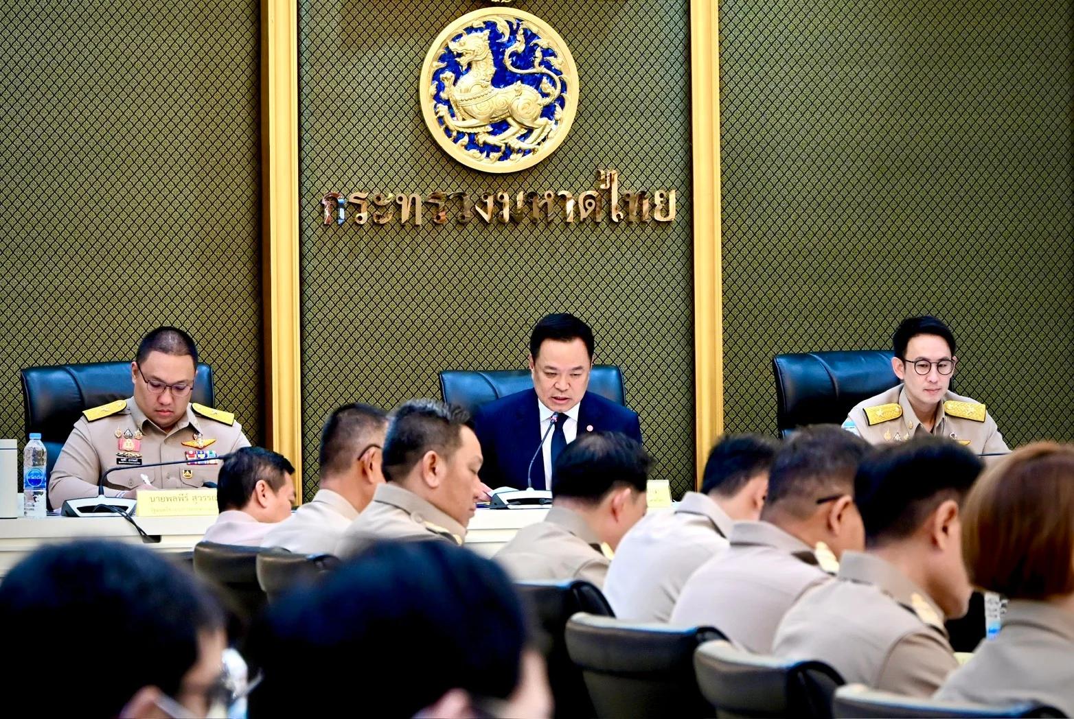 รัฐมนตรีว่าการกระทรวงมหาดไทย 'อนุทิน ชาญวีรกูล' พบปะผู้บริหารระดับสูงของกระทรวง