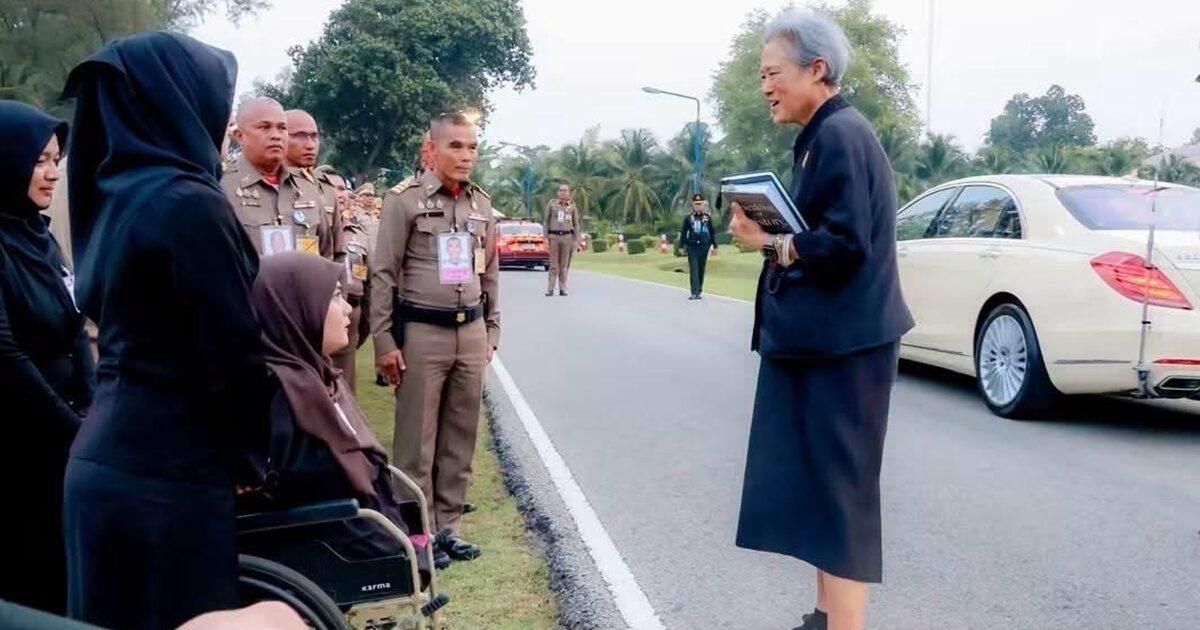 Her Royal Highness Princess Maha Chakri Sirindhorn Greets Residents in Narathiwat
