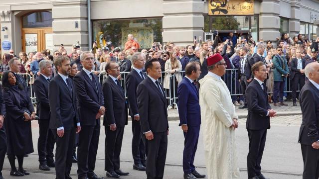 Thailands Premierminister nimmt an der königlichen Beerdigung von König Harald V. teil